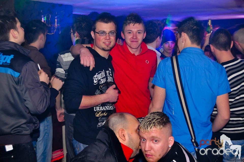 3 Style Night Party în Club Atti's,