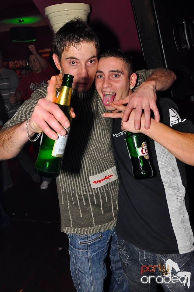 3 Style Night Party în Club Atti's,
