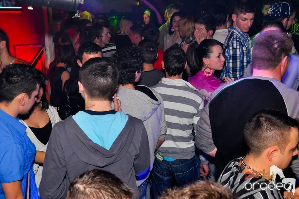 3 Style Night Party în Club Atti's,