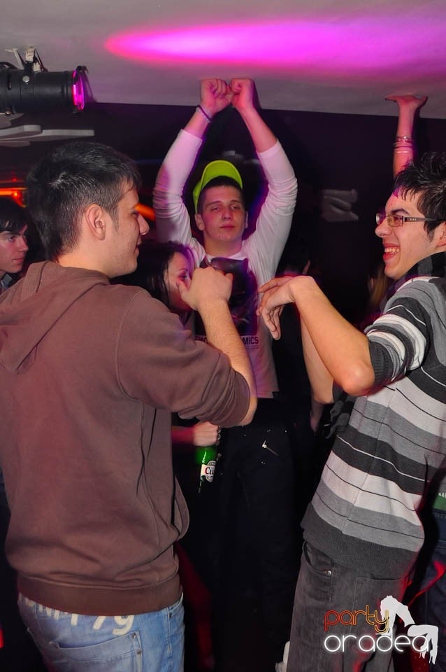 3 Style Night Party în Club Atti's,
