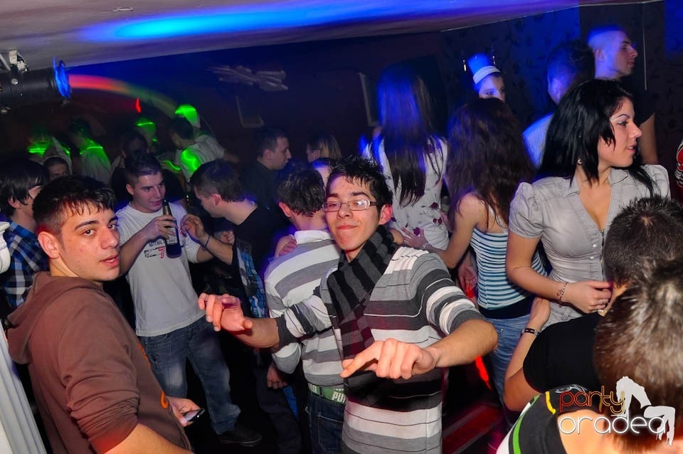 3 Style Night Party în Club Atti's,