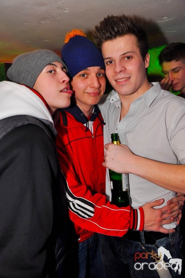 3 Style Night Party în Club Atti's,