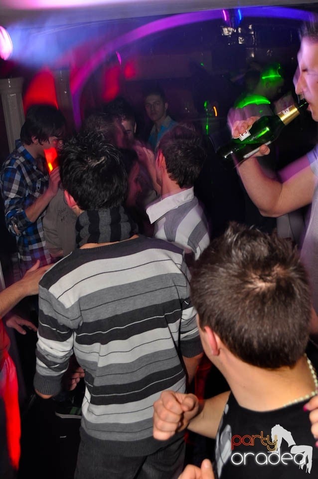 3 Style Night Party în Club Atti's,