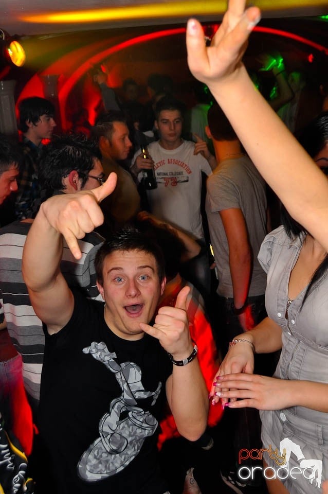 3 Style Night Party în Club Atti's,