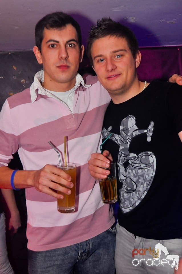 3 Style Night Party în Club Atti's,