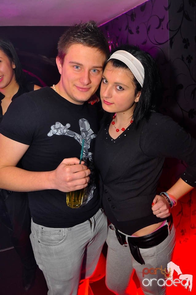 3 Style Night Party în Club Atti's,