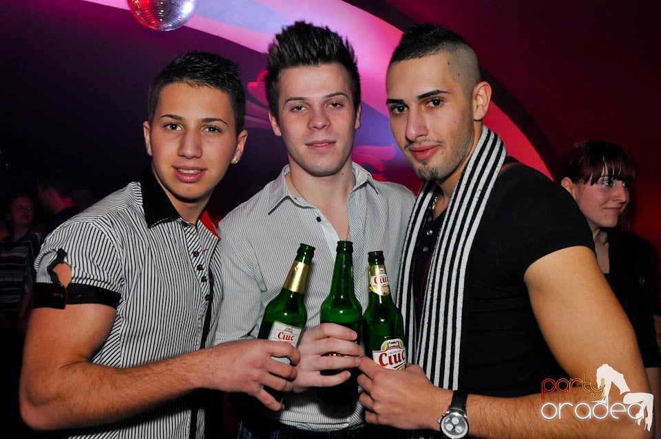 3 Style Night Party în Club Atti's,