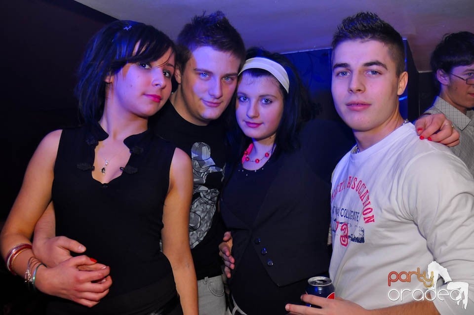 3 Style Night Party în Club Atti's,