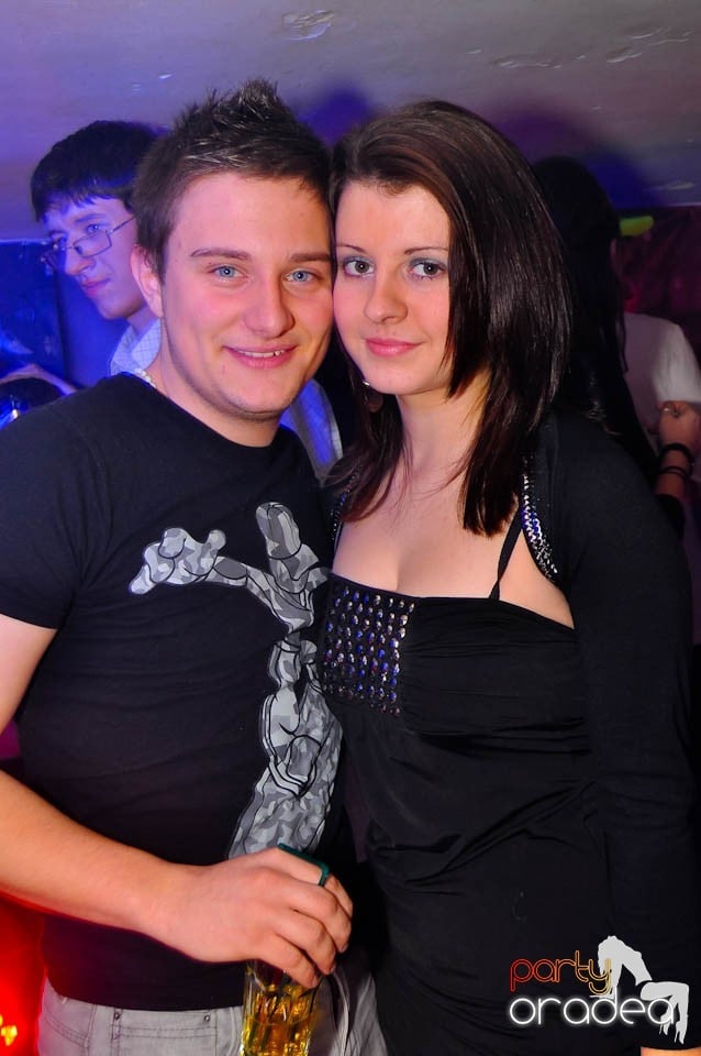 3 Style Night Party în Club Atti's,