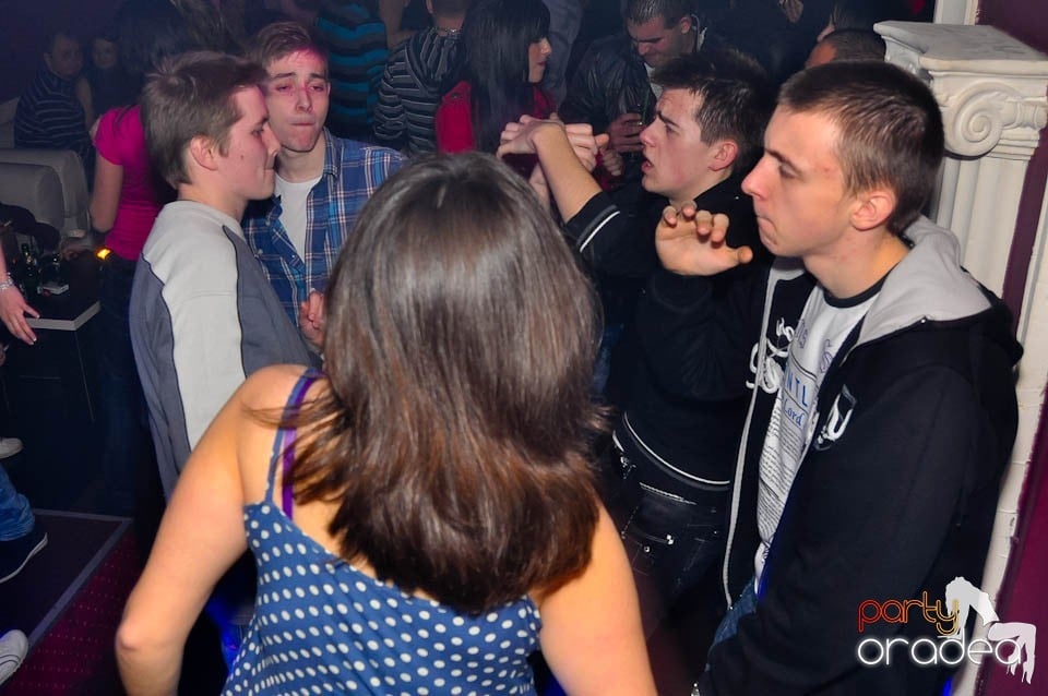 3 Style Night Party în Club Atti's,