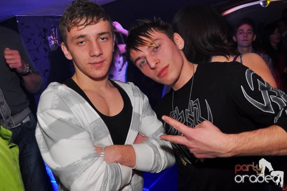 3 Style Night Party în Club Atti's,