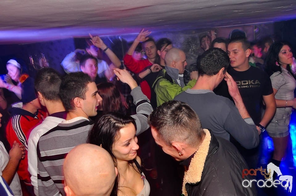 3 Style Night Party în Club Atti's,