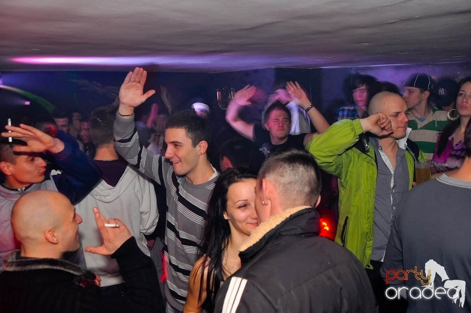 3 Style Night Party în Club Atti's,