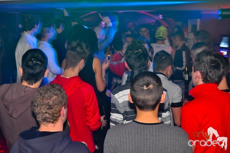 3 Style Night Party în Club Atti's,