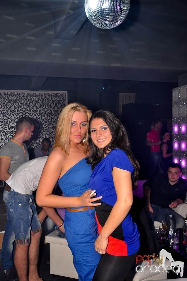 Atmosferă incendiară în Club Life, 