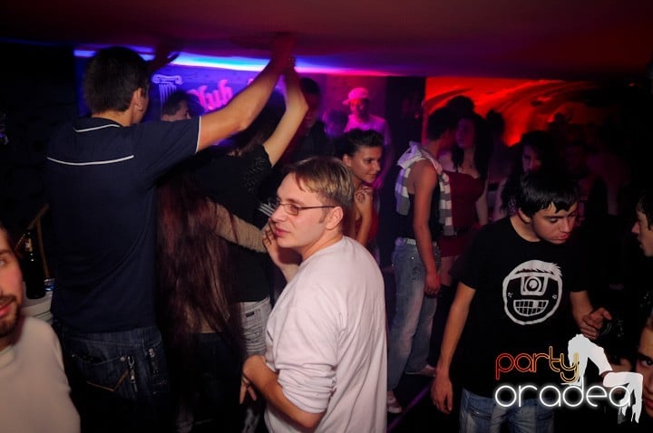 Atmosferă selectă în Club Atti's, 