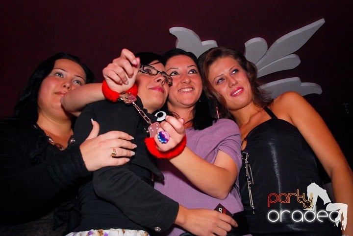 Atti's Club Mega Party, 
