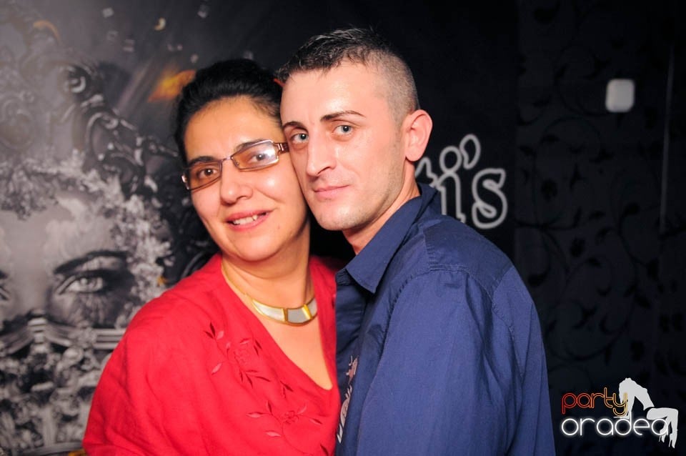 Black & White Party în Atti's,