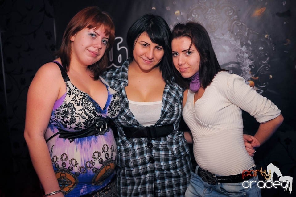 Black & White Party în Atti's,