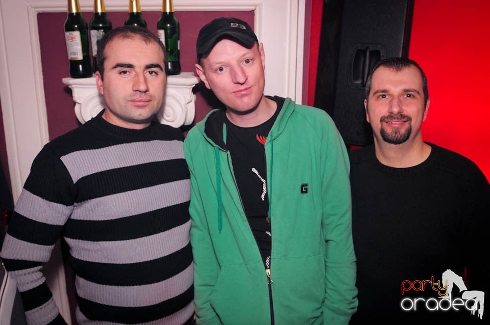 Black & White Party în Atti's,