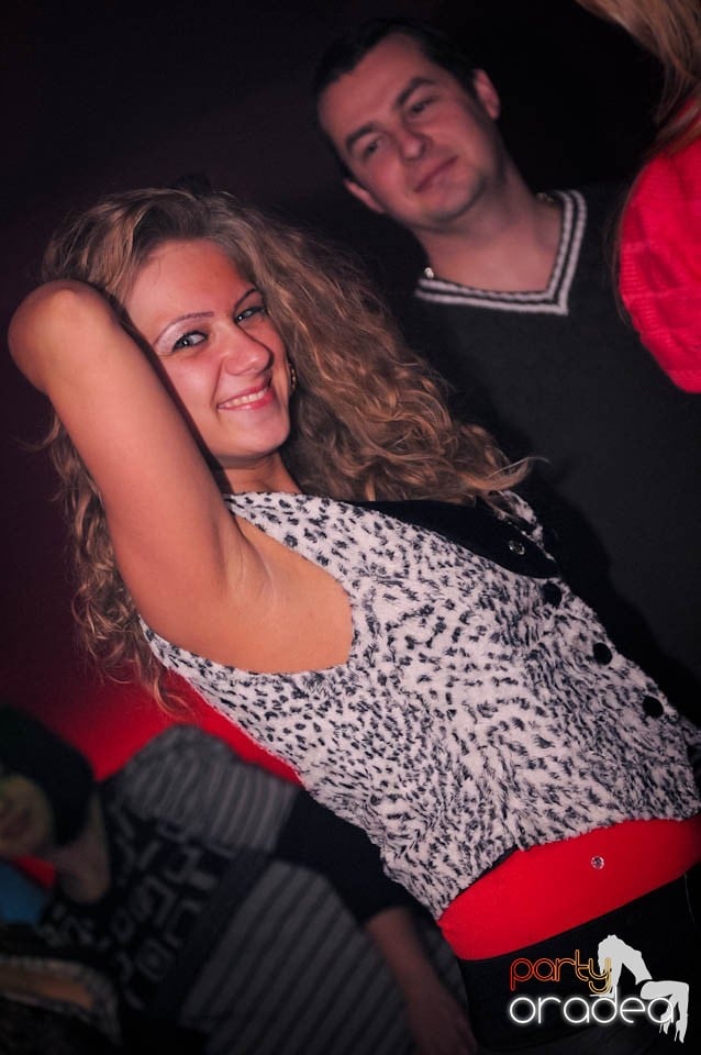 Black & White Party în Atti's,