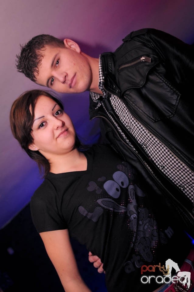 Black & White Party în Atti's,