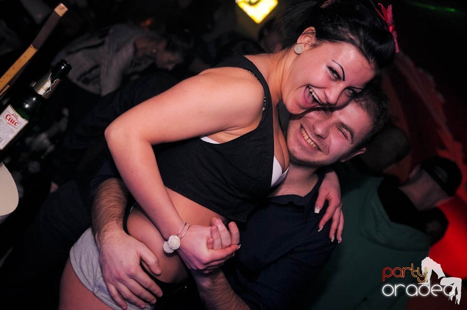 Black & White Party în Atti's,