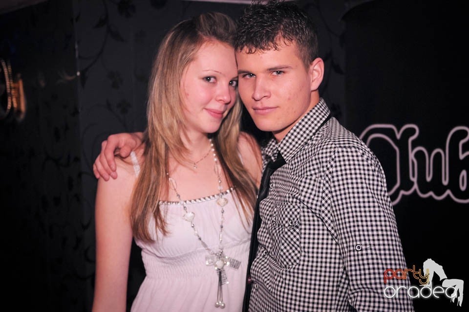 Black & White Party în Atti's,