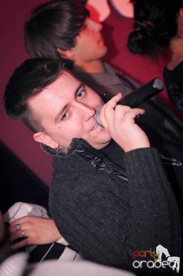 Black & White Party în Atti's,