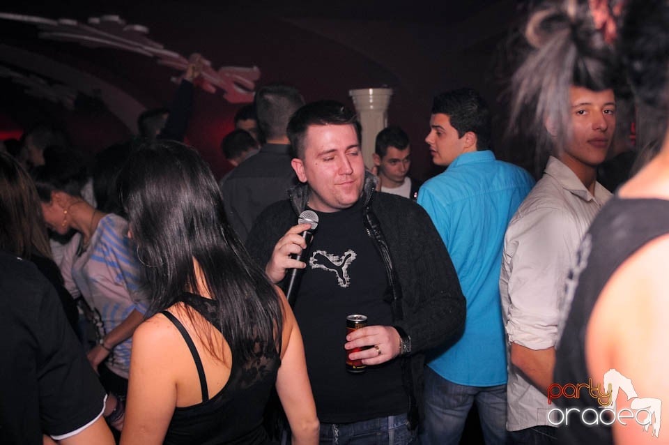 Black & White Party în Atti's,