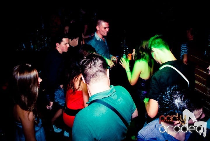Câştigătorii se adună în Club Escape,