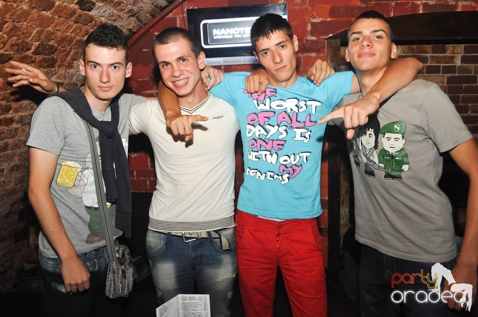 Caveman and Prody in the Mix în Escape,