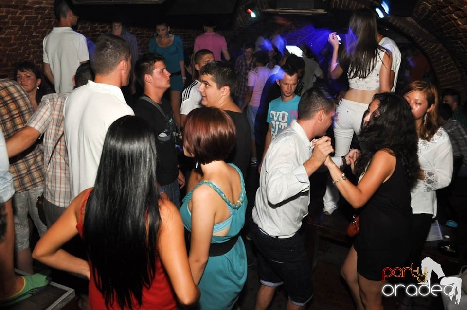 Caveman and Prody in the Mix în Escape,