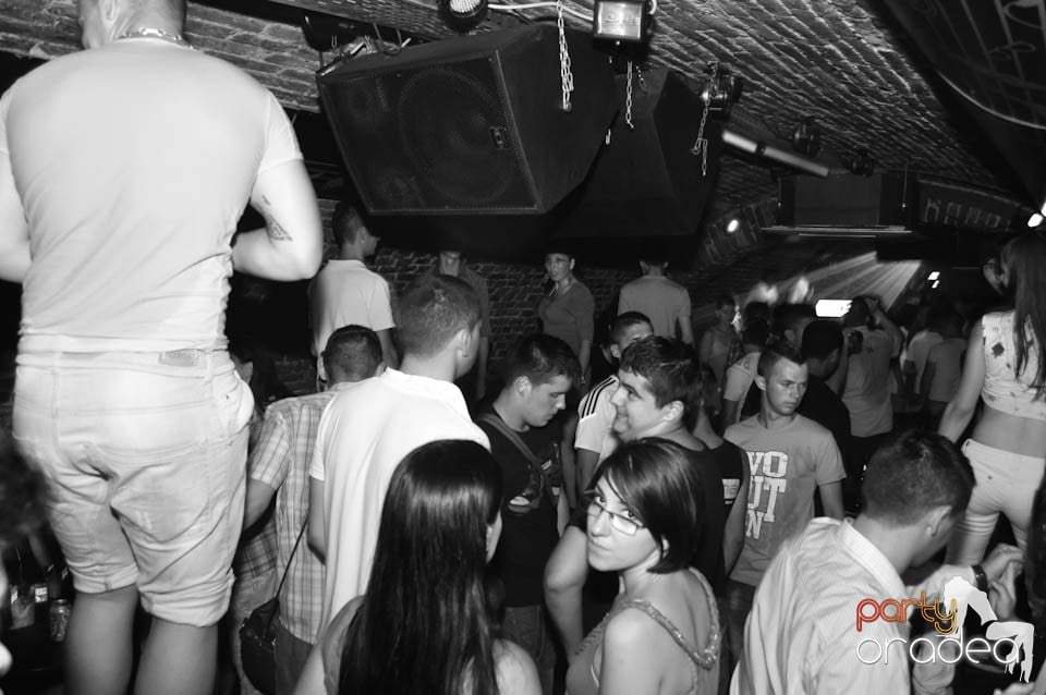 Caveman and Prody in the Mix în Escape,