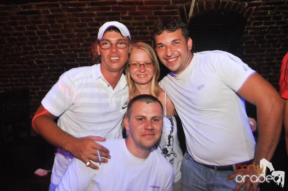 Caveman and Prody in the Mix în Escape,