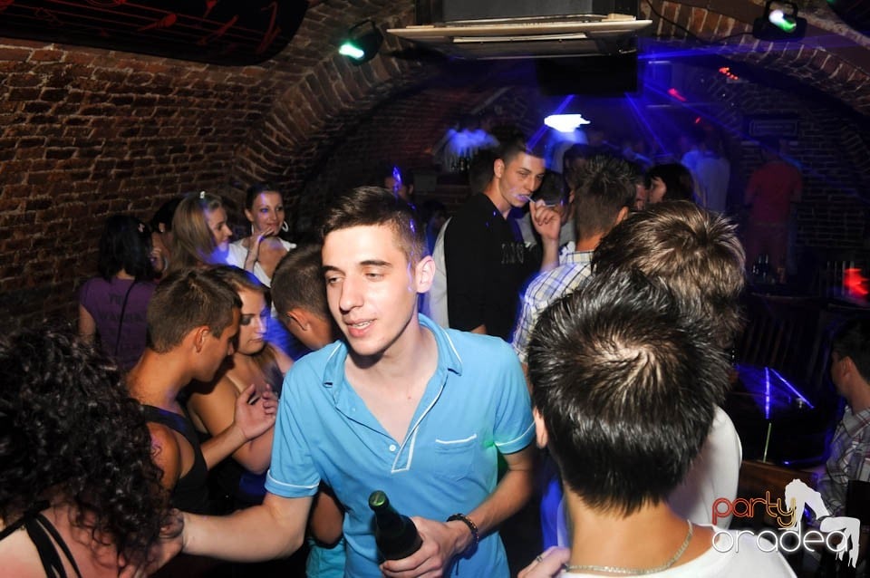 Caveman and Prody in the Mix în Escape,