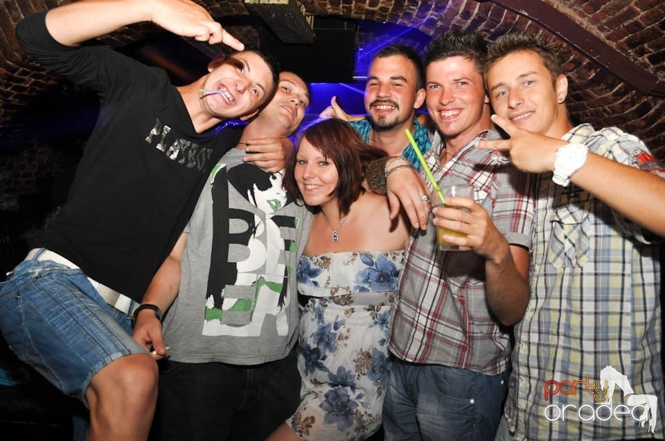 Caveman and Prody in the Mix în Escape,