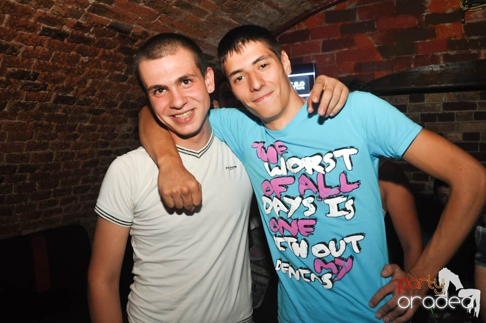 Caveman and Prody in the Mix în Escape,
