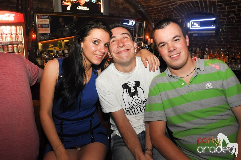 Caveman and Prody in the Mix în Escape,
