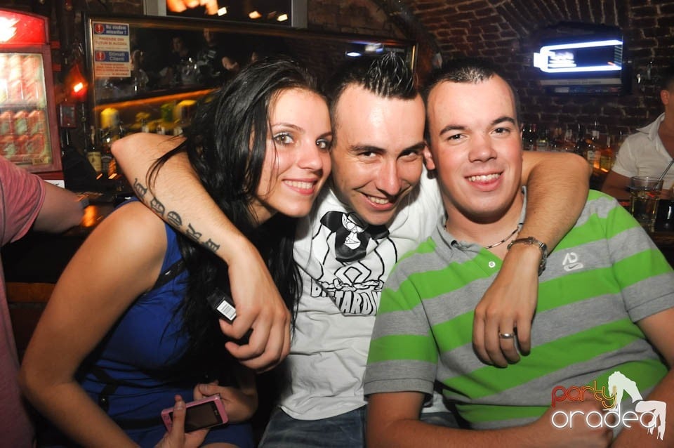 Caveman and Prody in the Mix în Escape,
