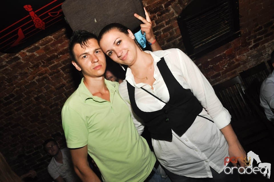 Caveman and Prody in the Mix în Escape,