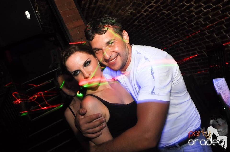 Caveman and Prody in the Mix în Escape,