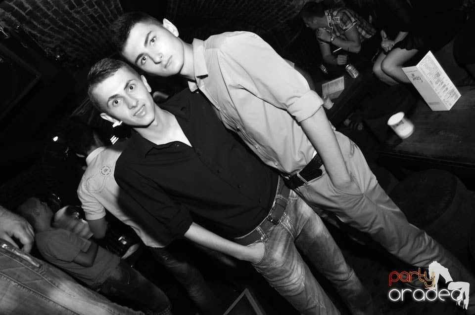 Caveman and Prody in the Mix în Escape,