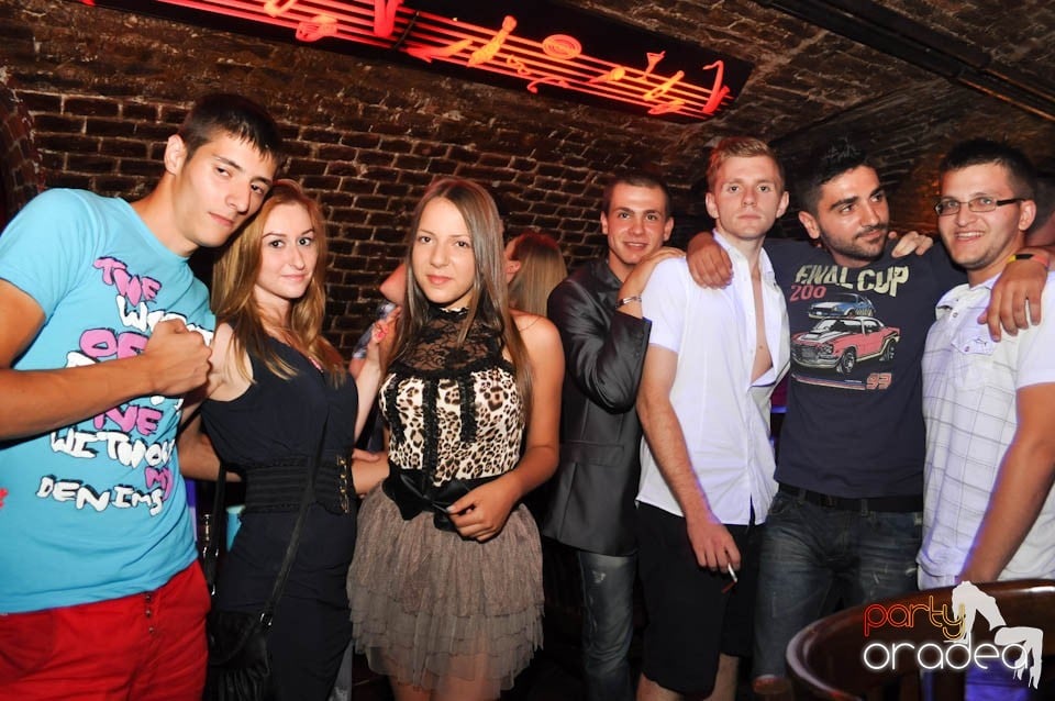 Caveman and Prody in the Mix în Escape,