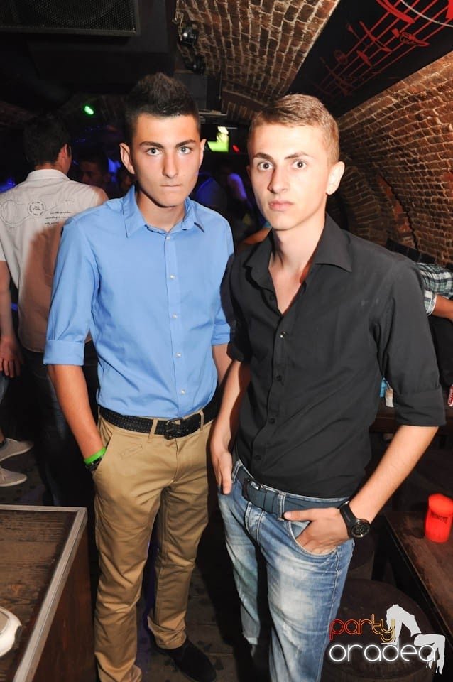 Caveman and Prody in the Mix în Escape,