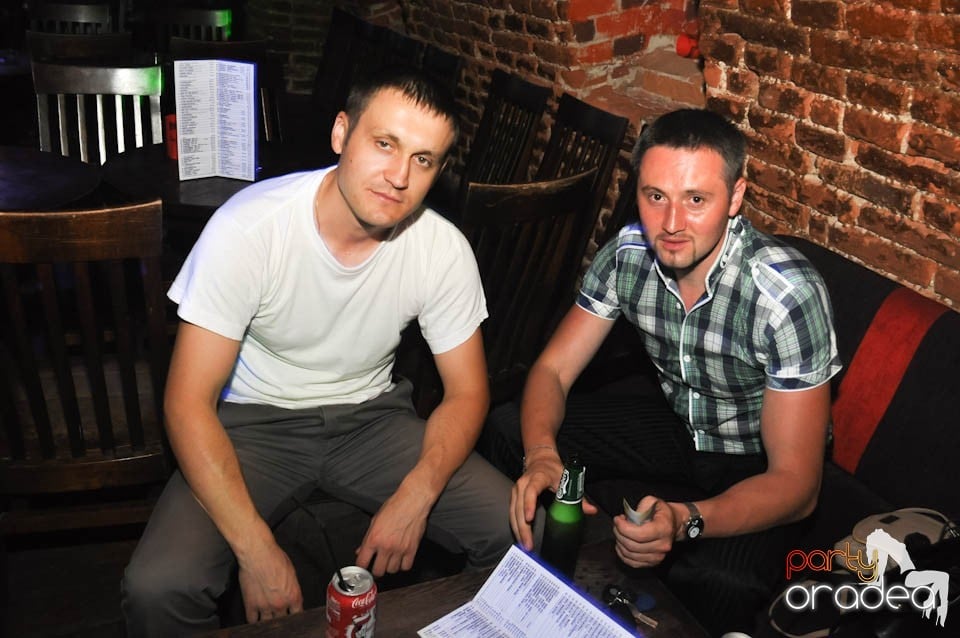 Caveman and Prody in the Mix în Escape,
