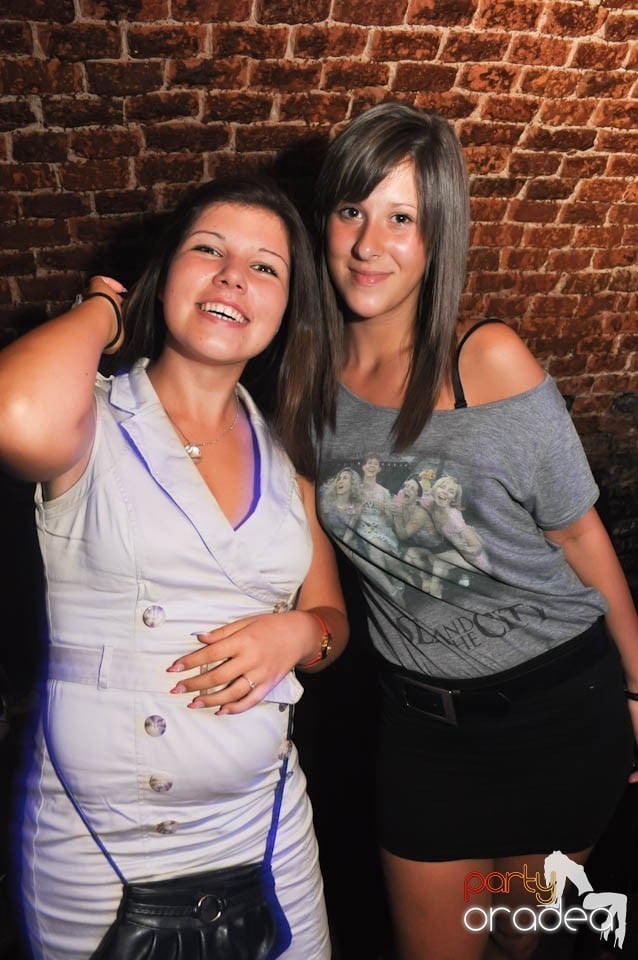 Caveman and Prody in the Mix în Escape,