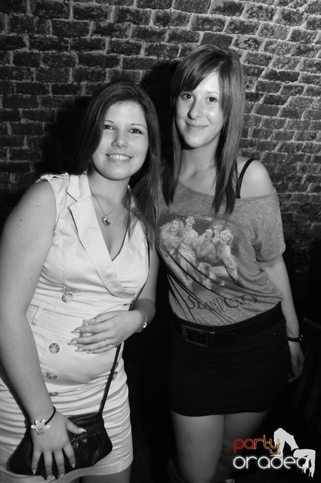 Caveman and Prody in the Mix în Escape,