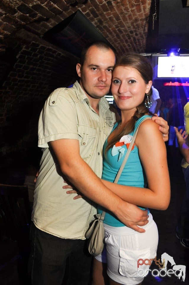 Caveman and Prody in the Mix în Escape,