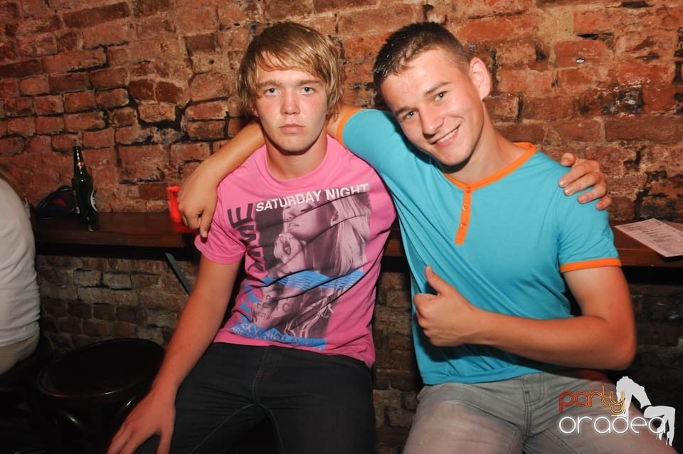 Caveman and Prody in the Mix în Escape,